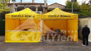 Tiendas plegables 3x3 de color amarillo con logos Escola Mimos